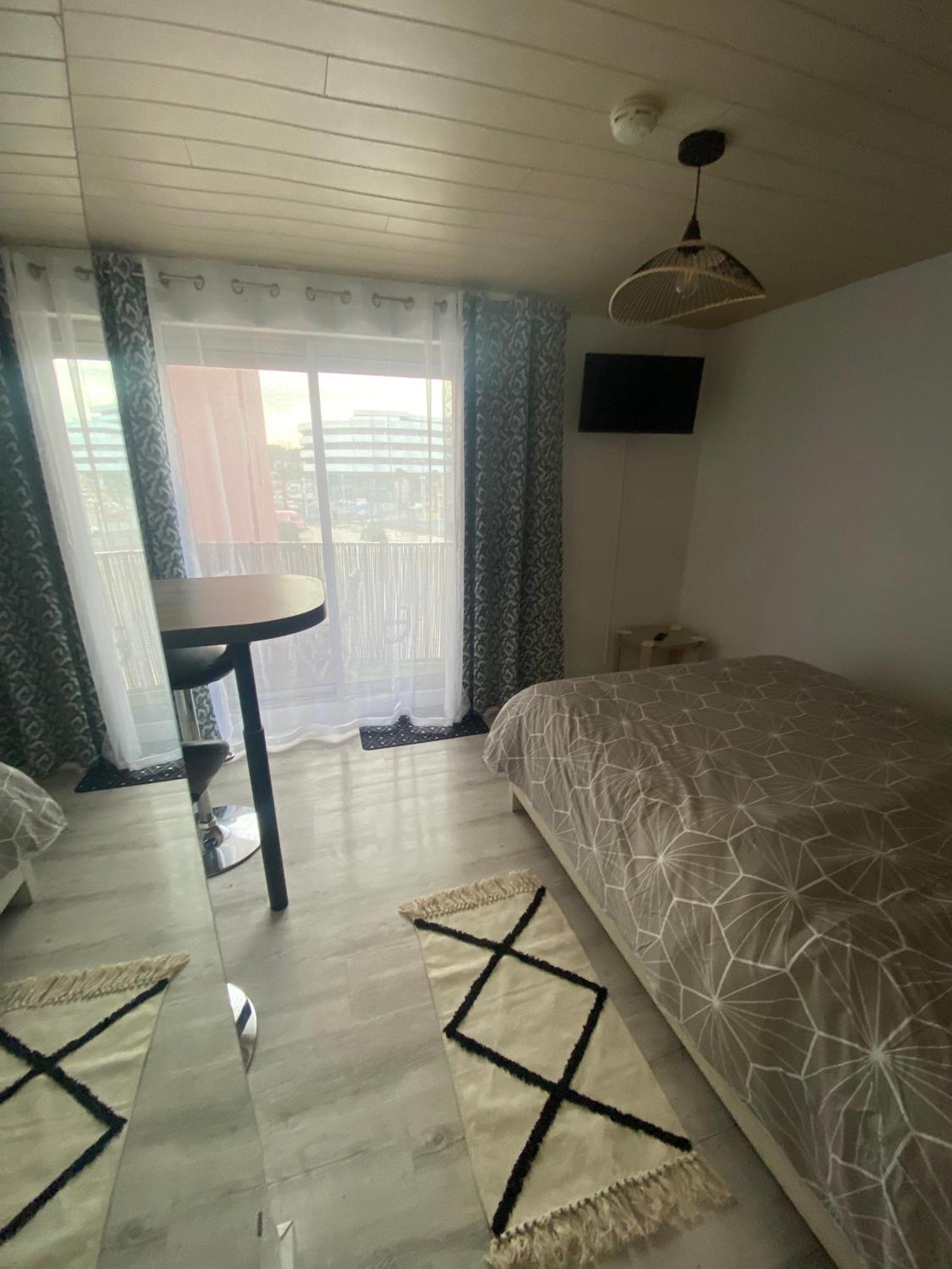 Studio Centre Port Avec Piscine Residence Port Richelieu แอกด์ ภายนอก รูปภาพ